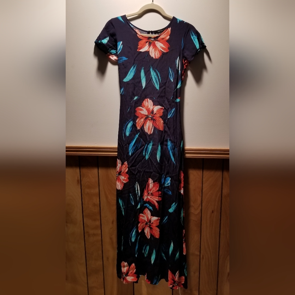 👙Forever 21 Hawaiian patterned maxi dress with open back